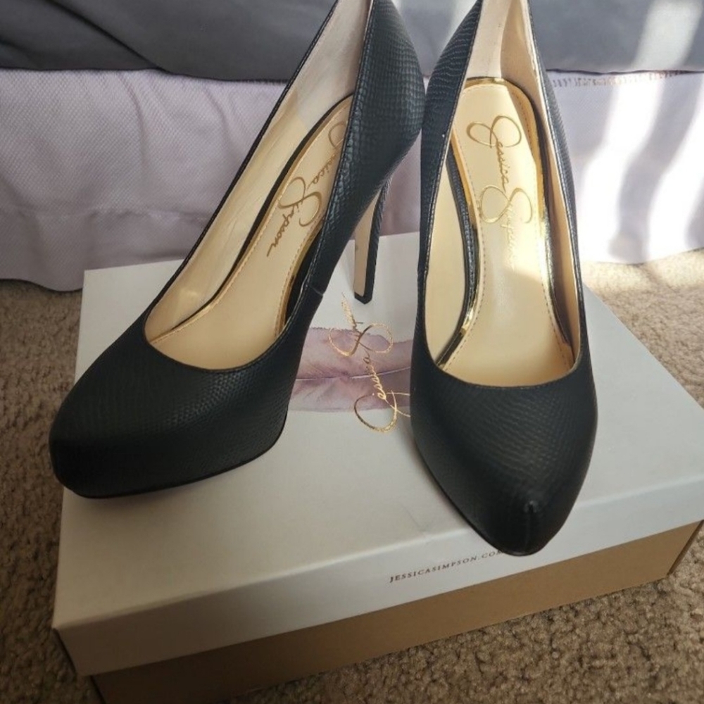 Black pumps - Picture 2 of 4